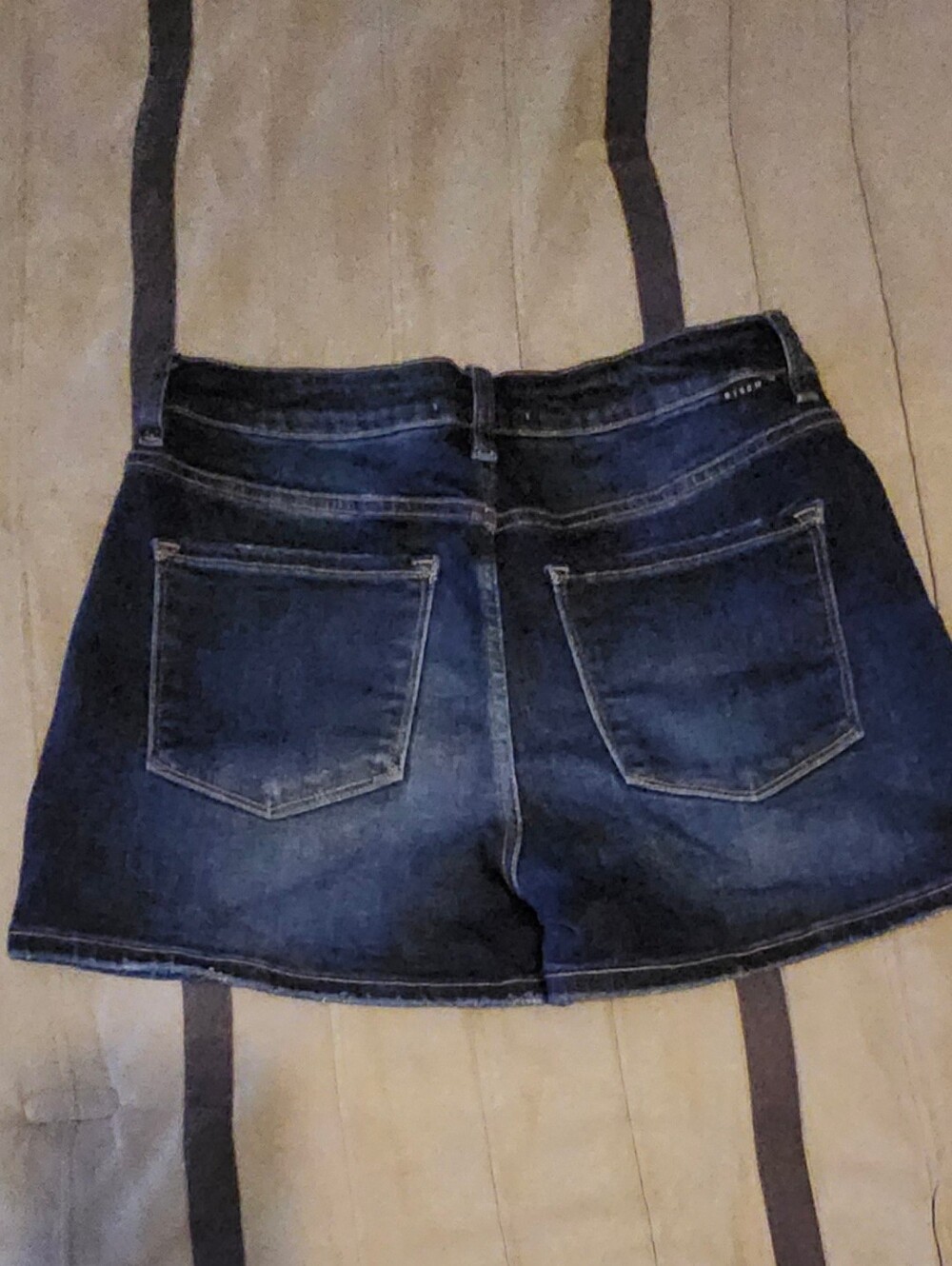 Women's Risen Button-Front Shorts - Picture 4 of 4